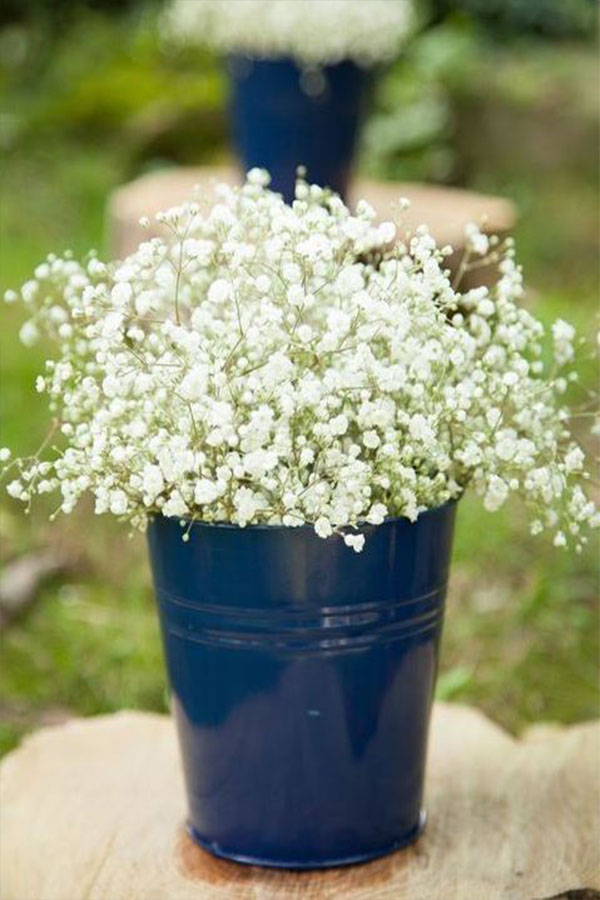 Les fleurs à petites boules blanches en décoration de mariage (ou de  baptême) – Décoration Mariage Tendance